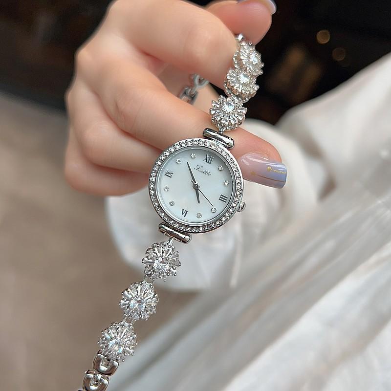 Round Wind Fashion Temperament Bracelet Watch Rotary Diamond Strap Ladies Watch Female Fritillary