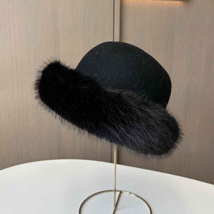 

New Plush Hat Women s Winter Cold Protection Basin Hat Fluffy Splicing Thickened Ear Protector Cap One size чорний