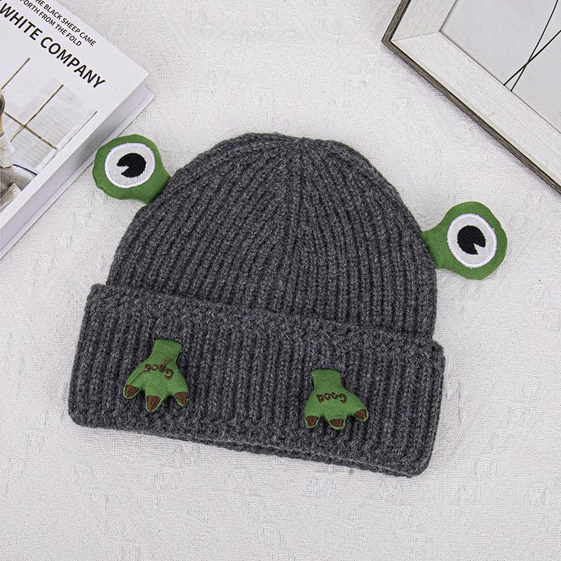 Green frog knitted hat, warm in autumn and winter, new outdoor riding set, ear protection, big eyes, wool hat.