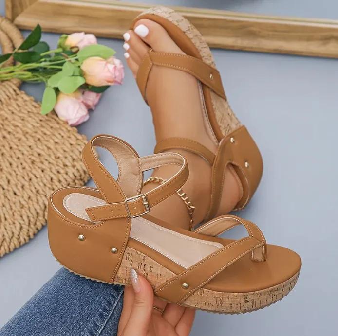 Fashion Women Wedges Platform Clip Toe Sandals Summer Rivets Design Roman Woman Sandels Hot Seller Beach Holidays Sandalias Du Mujer