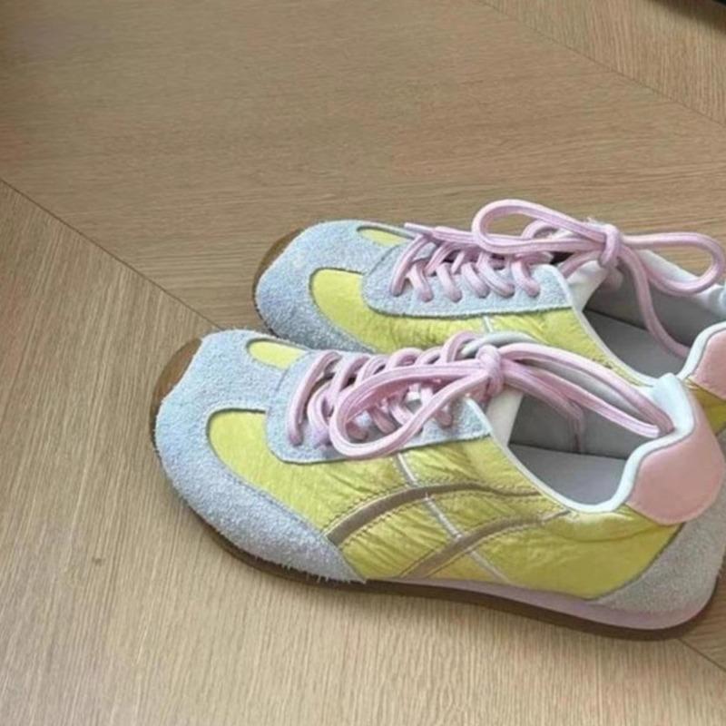 New Soft Leather Versatile Sports Shoes and Flat Casual Sneakers for Women in Early Spring