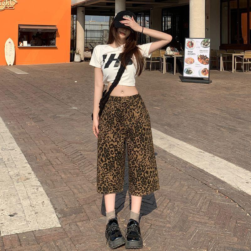 Madingos pavasarinės džinsinės kelnės moterims su leopardo raštu, aukštu juosmeniu, plačiomis klešėmis, tiesios, trumpintos, Capri. Universalus, liekninantis, figūrą paryškinantis dizainas