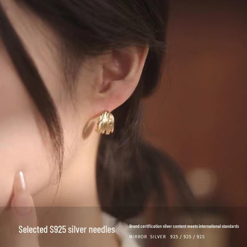 925 Silver Needle Pleated C-Shaped Stud Earrings, Women's High-End Niche & Elegant Style 2024.