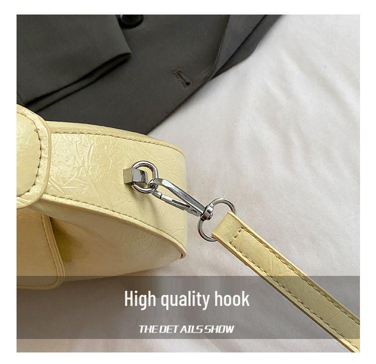 Sense of Hand Crescent Shoulder Bag: 2025 New Niche Design Dumpling-Style Crossbody for Women.