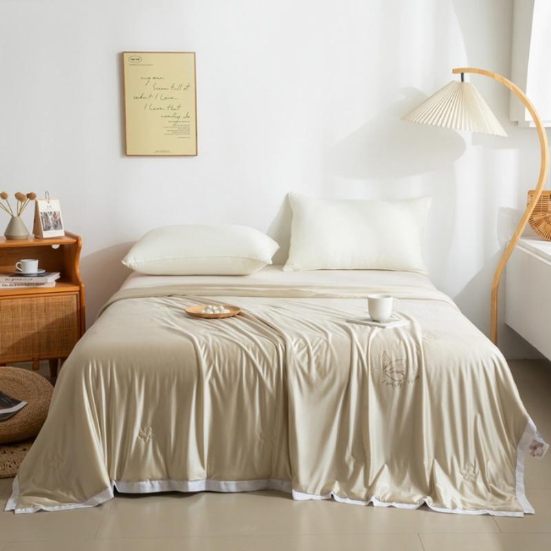 

Летнее однотонное кислородное шелковое одеяло из шелка тутового шелкопряда, летнее одеяло для кондиционера, ледяное шелковисто-гладкое прохладное тонкое одеяло 150x200cm 1pcs золотой