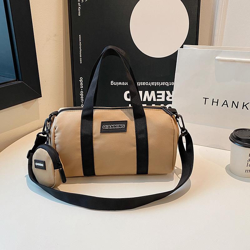 High value bag, women's campus lightweight portable pillow bag, new leisure sports going out messenger bag
