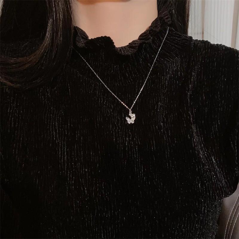Elegant S925 Sterling Silver Water Drop Necklace - Women's Luxury Niche Design Choker with a Simple, Trendy Style.
