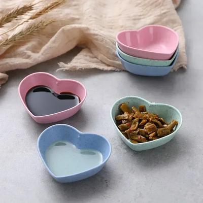 Xgnvpy Miseczka na przyprawy z słomy pszenicznej z motywem miłości Kreatywna miseczka na sos sojowy Kuchenna plastikowa mała miseczka delikatna i urocza