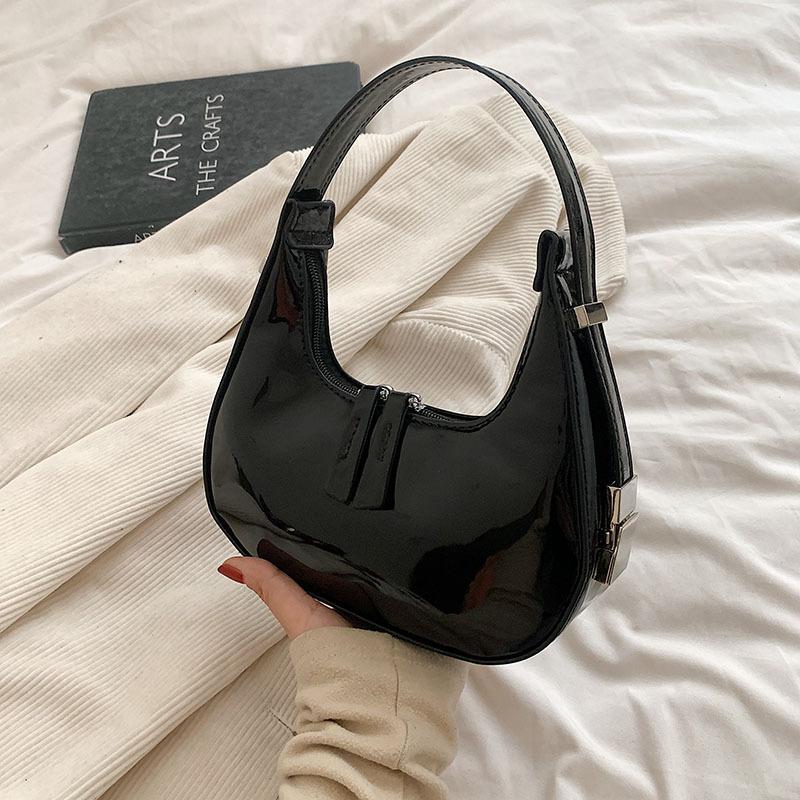 Korean Ins Niche Design Patent Leather Women's Bag 2025 New Autumn and Winter Tide Fashion Versatile Shoulder Bag Underarm Bag Tide