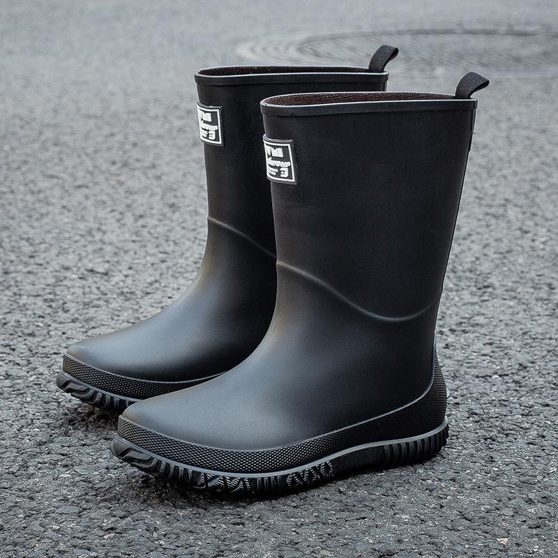 

New waterproof shoes women s rain shoes Japanese and Korean version thickened wear-resistant short tube plastic water boots medium tube 36 чорний
