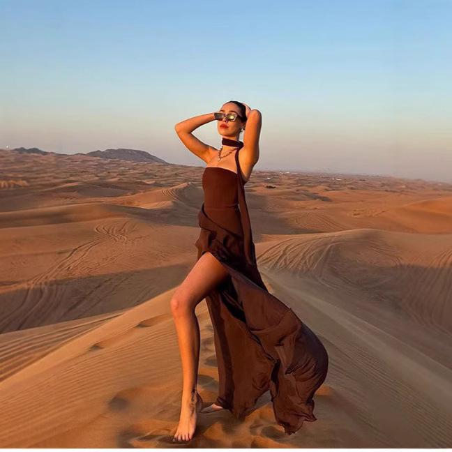 Jetzt verfügbar: 2025 Trägerloses Unregelmäßiges Mesh-Patchwork Schlitz Langes Kleid mit Schal