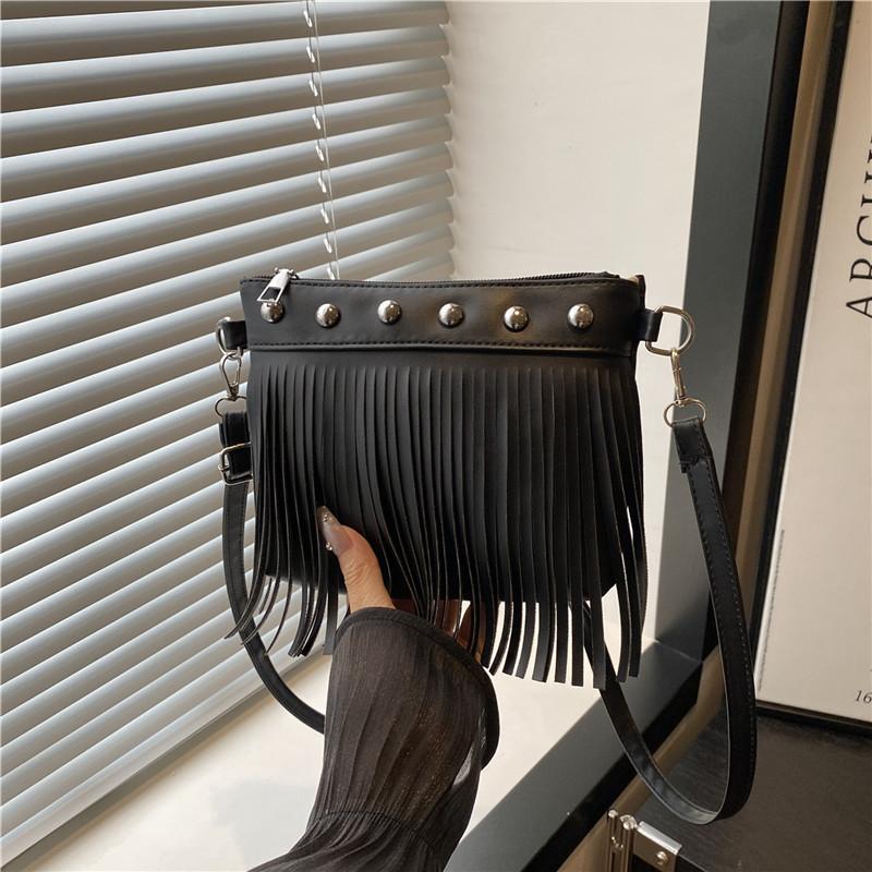 French Retro Fringed Commuter Bucket Bag Women's 2025 Summer New Soft-faced One-shoulder Messenger Fringed Bag