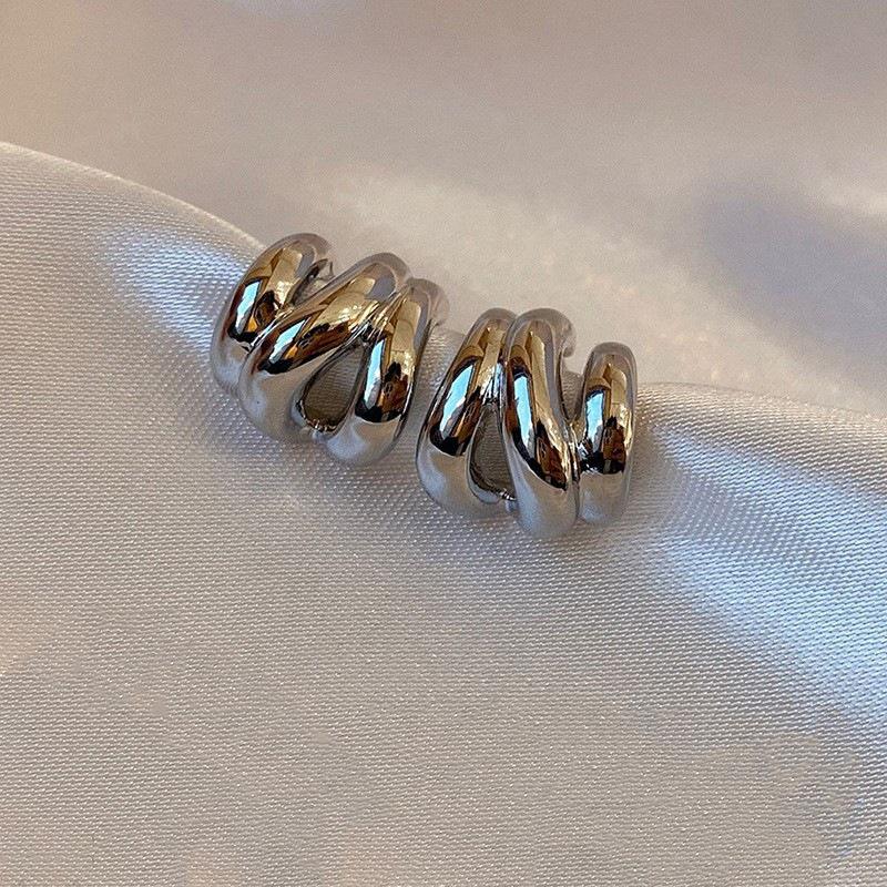 Fashionable Half-Circle Wave Stud Earrings for Women - Trendy, Personalized C-Shaped Design