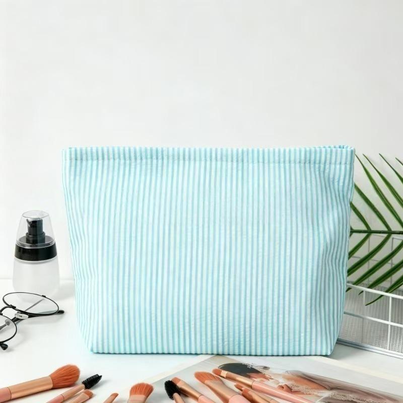 1 Pcs Seersucker Makeup Bag & Travel Pouch — Portable Toiletry Bag With Soft, Textured Striped Design