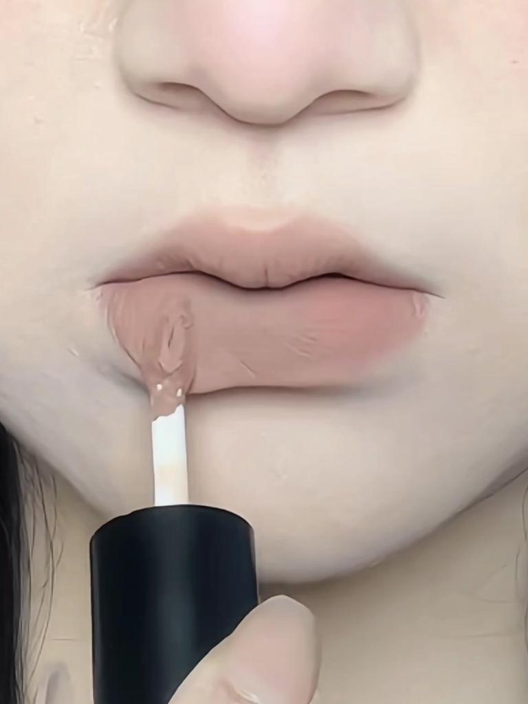 Cool and Understated Vibe! Wooden White Water Black Rabbit Lip Mud B08 Semi-Ripe Oolong Low Saturation Nude Color Lipstick