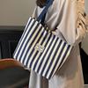 New Women's Tote Bag, Large Capacity Casual Shoulder Handbag, Simple Commuter Bag for Daily Work and Shopping CLE