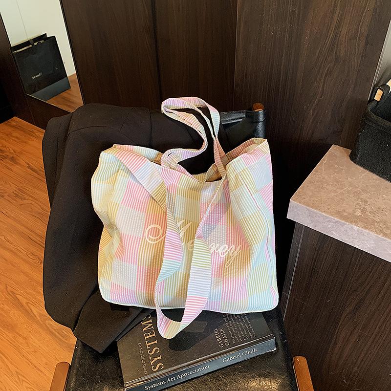 

Нишевая сумка-мессенджер большой вместимости женская 2025 новая трендовая в стиле инс корейская версия для поездок на работу и учебу студенческая классная на плечо тоут зелёный