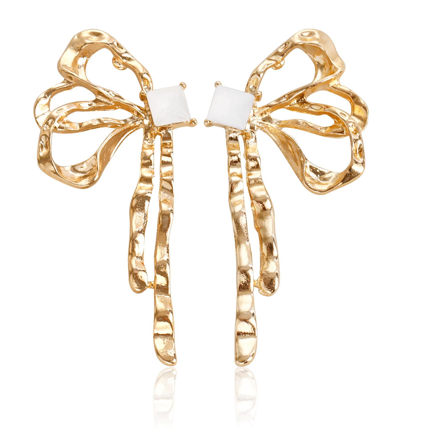 Sweet and cool wind hollow bow stud earrings, design earrings, high-end imitation diamond earrings