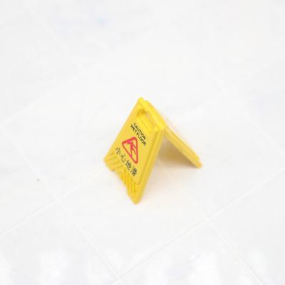 1/12 puppenhaus Vorsicht Nassen Boden Warnzeichen Puppenhaus Miniatur Verkehrs Szene Spielzeug Puppen Haus Dekoration Zubehör
