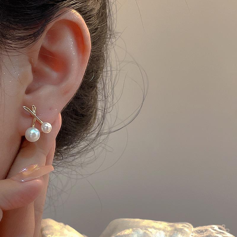 

2024 Летние Изысканные Серьги-пусеты из серебра S925 с жемчугом - Универсальный дизайн высокого класса для женщин