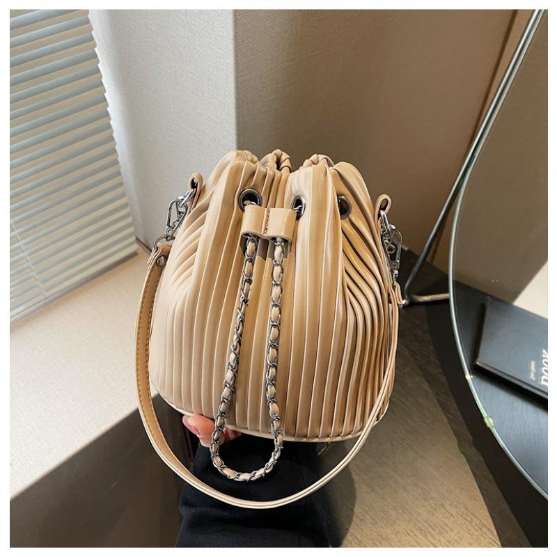 Niche Spring and Summer New Trendy Chain Small Fold Portable Bucket Bag Fashionable Shoulder Messenger Women's Bag