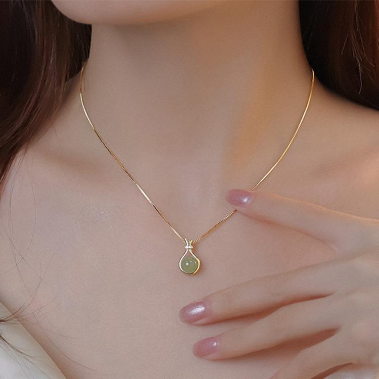 18K Gold-Plated Titanium Steel Lucky Bag Pendant Necklace for Women - Non-Fading, Light Luxury Clavicle Chain, Perfect Valentine's Day Gift
