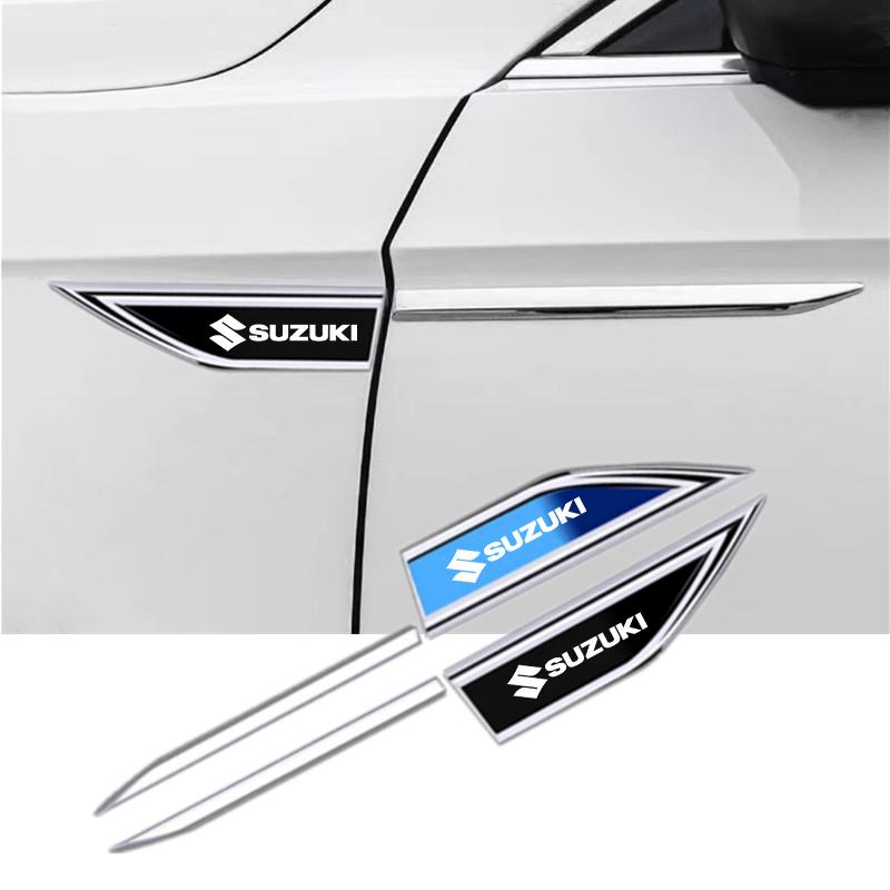 Decalcomania Distintivo Lama Parafango Portiera Auto in Lega Metallica Adesivo Protettivo Carrozzeria Auto per Suzuki S-Cross SX4 Swift XL-7 Accessori Auto