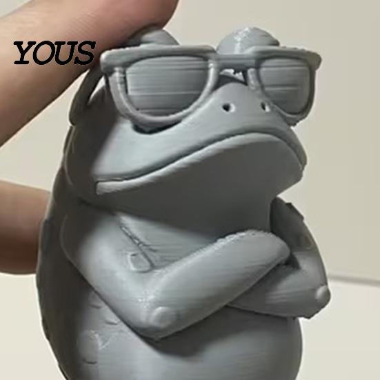 Crossed Arms Frog Statue 3D Printed Figure, Mini Desktop Ornament, Simulated Model Tsundere Collectible with Sunglasses Arms, Standing for Desk,