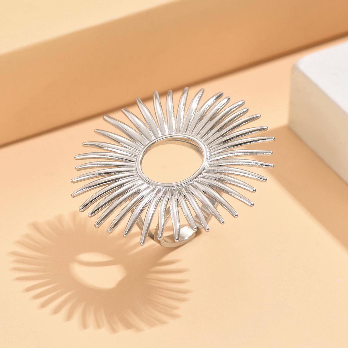 Exquisite Sunflower Stainless Steel Open Ring for Women – Elegant Light Luxury Fashion Accessory.