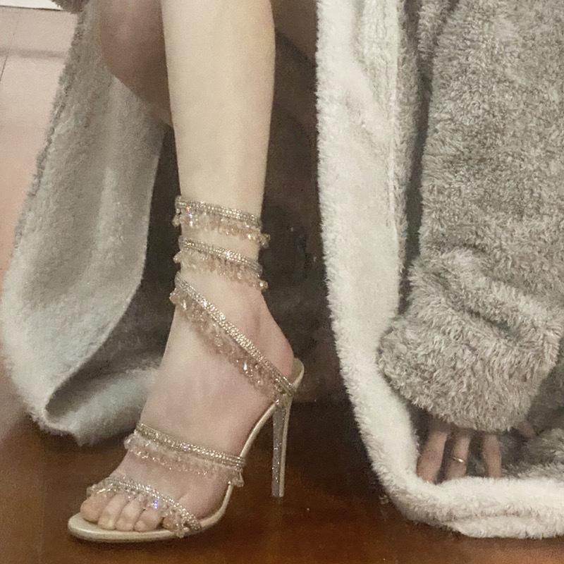 Sandály na vysokém podpatku dívka 2025 nové křišťálové vílí vítr slovo s kamínky hadovitě vinuté jehlové sandály dívka vlna