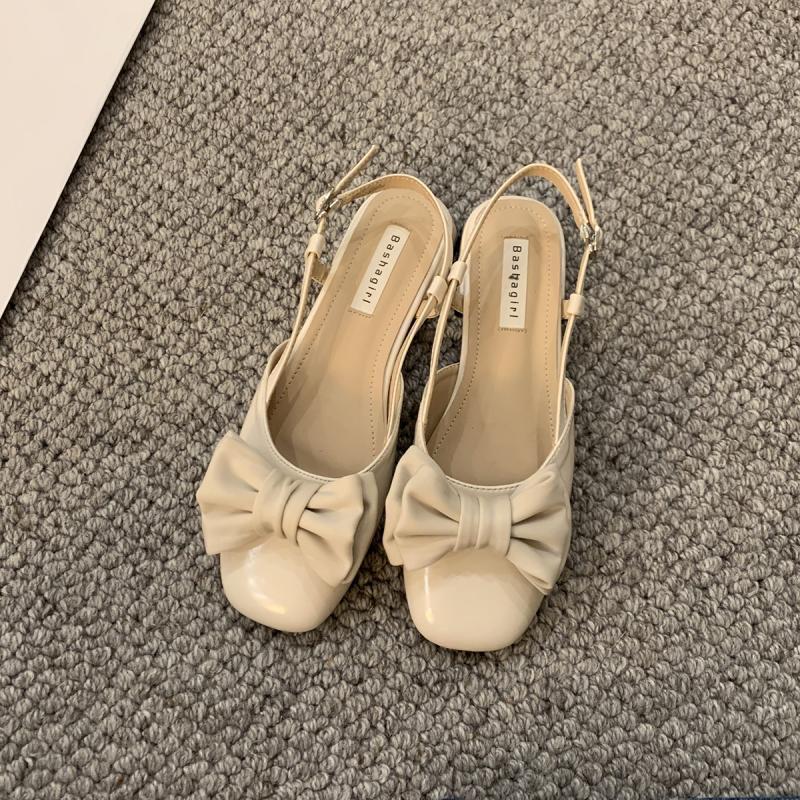 Baotou Sandalen Damen Sommer Feenstil 2025 neu Koreanische Version Student Französisches Temperament Lackleder Einzelne Schuhe Kinder Dicke Ferse