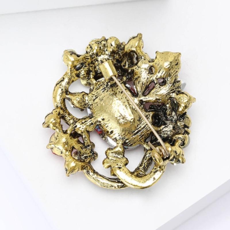 Fashion Crystal Flower Brooches For Women Clothing Coat Casual Jewelry Accessries Gifts