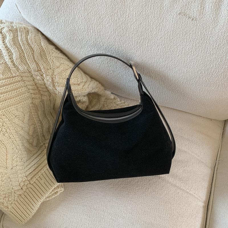 

Нишевая ретро замшевая сумка 2025 осень и зима новая простая сумка подмышку в иностранном стиле одноплечевая подмышку маленькая сумка чёрный