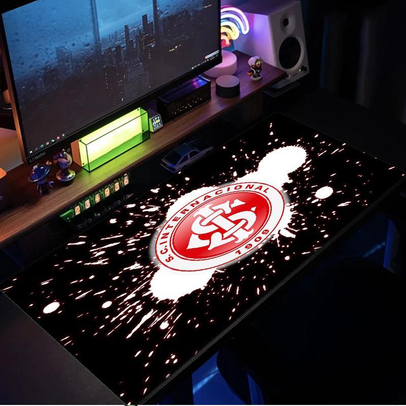 Sc Internacional Crest mouse pad, rubber base, esports desk mat, mouse pad for gamers and office use, gaming desk , easy to clean mat