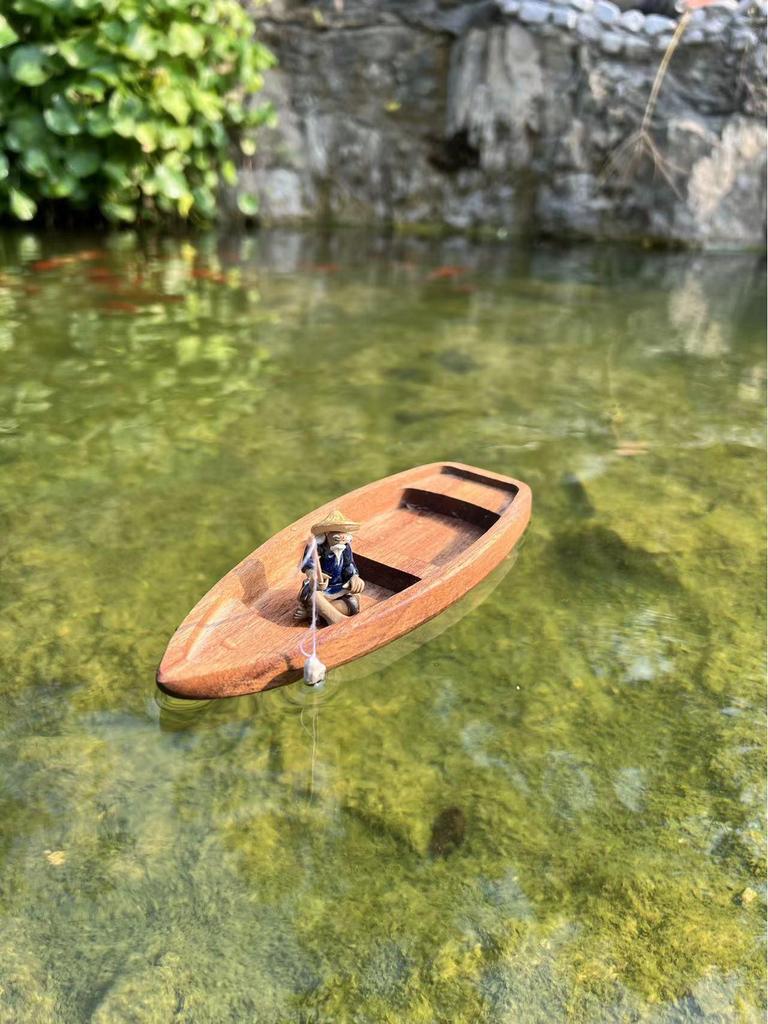 Retro Solid Wood Boat Model: Floating Fish Tank Ornament & Home Decor Toy