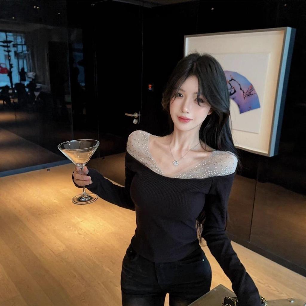 Women's Black Rhinestone One-Shoulder Long-Sleeve Slim Fit T-Shirt