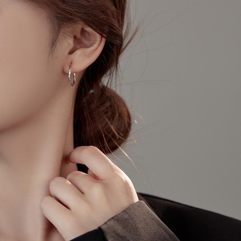 Boucles d'oreilles ondulées Feng Shui en argent sterling - Style simple et exagéré pour femmes