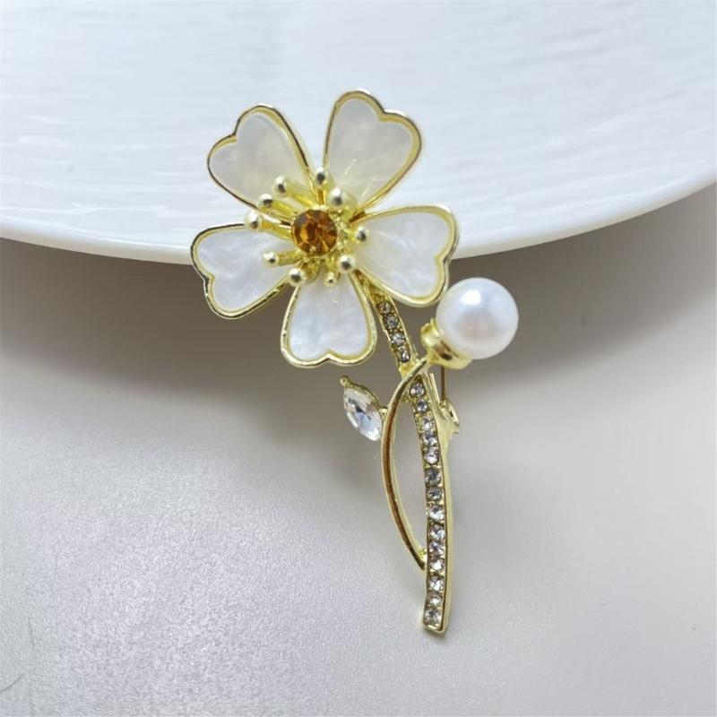 Elegant Pearls Shell Flower Brooch Zinc Alloy Secure Pin Formal Occasion Jewelry Accessory Clothing Accessories
