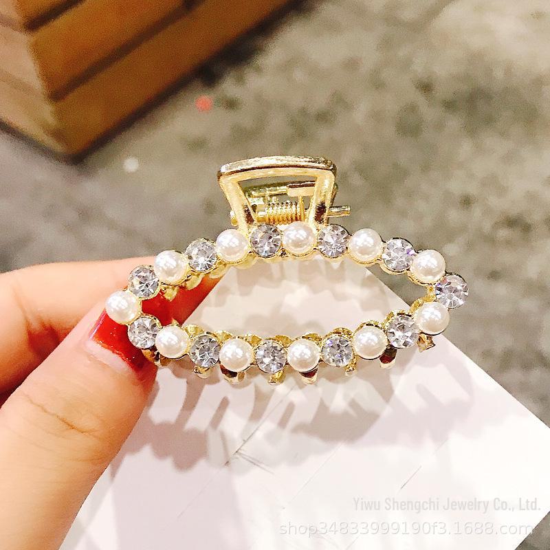 Korean Pearl Top Hairpin: Stylish Alloy Electroplated Clip for Women