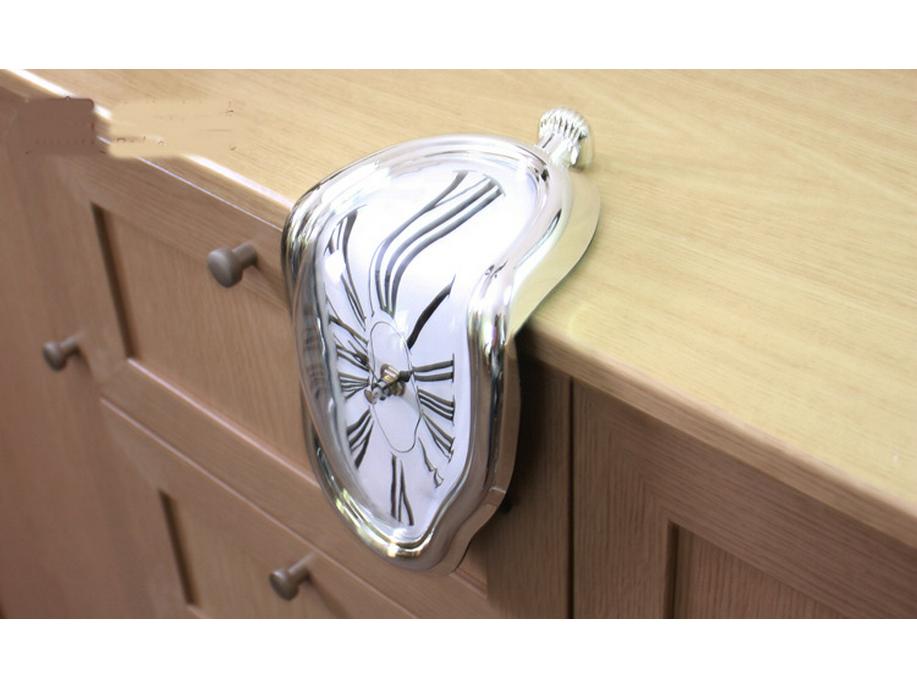 Creative Melting Table Clock with Roman Numerals – Retro Twist Design for Home and Office Decor