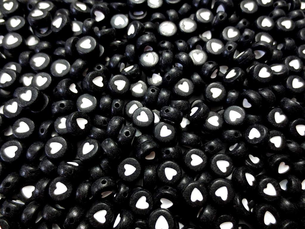 500 ks kulatých plochých korálků se srdíčkovým vzorem, černé, 7 mm, řemeslné materiály Huey h1478s03