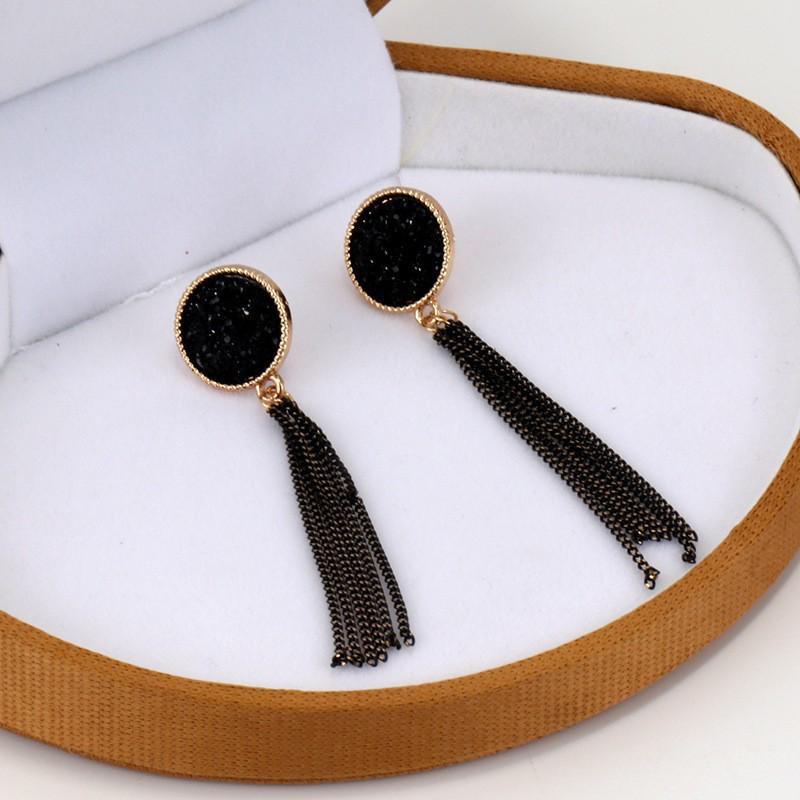 Retro Black Chain Tassel Earrings: Bold, Niche Design for Women