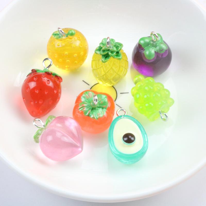 8 ks 3D ovocné hroznové přívěsky pryskyřičné růžové broskvové přívěsky na šperky náušnice klíčenku náhrdelník DIY potřeby pro výrobu šperků