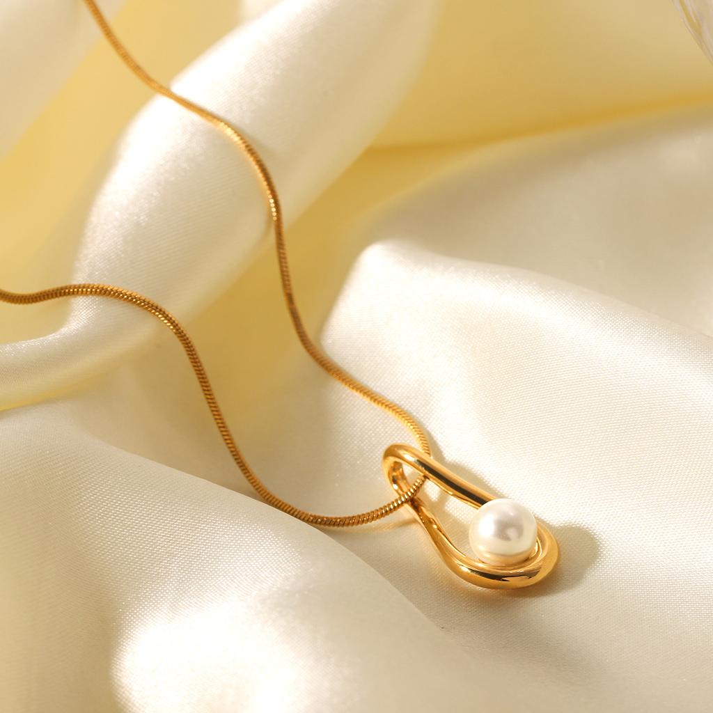 Elegant Hollow-Out Waterdrop Pearl Pendant Necklace Stylish Collarbone Chain Titanium Steel Jewelry