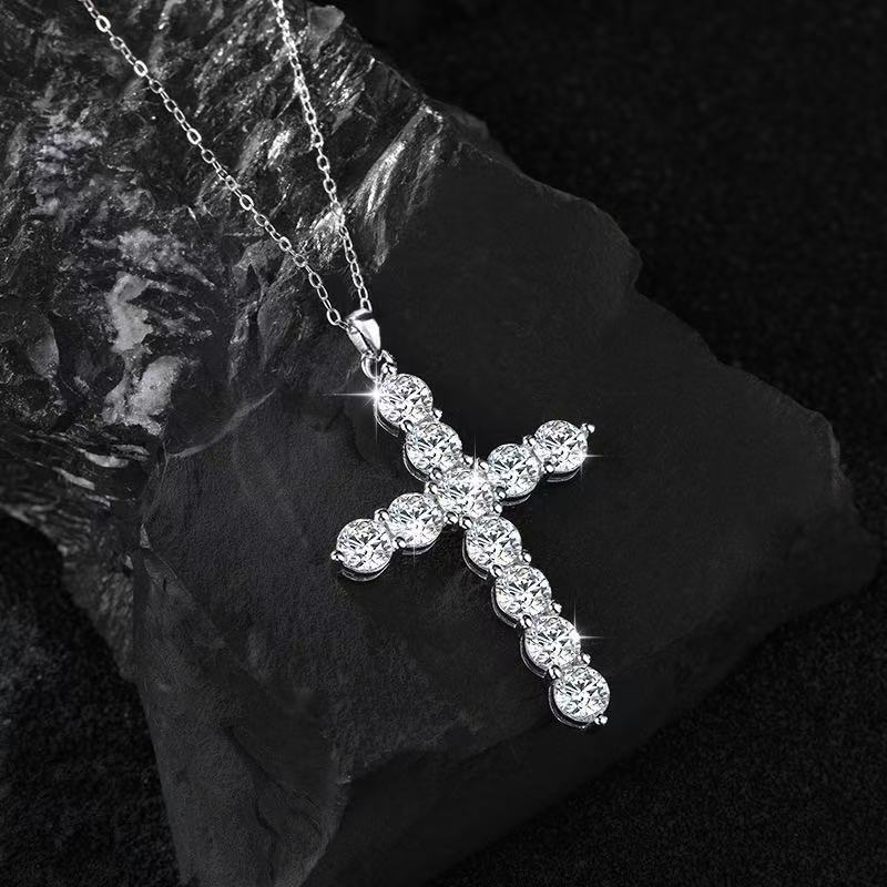 Hot Selling Fashion Luxury Moissanite diamond Sterling Silver Cross Pendant Necklace with Certificate in Europe and America