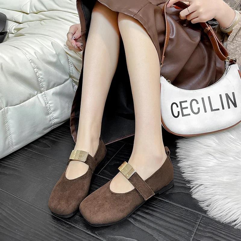 

Туфли для женщин с квадратным носком, женские туфли на плоской подошве, модные повседневные туфли на плоской подошве для женщин, уличные туфли с металлическим декором 40