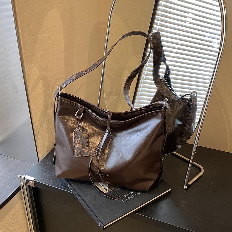 Premium soft leather underarm bag commute to work large capacity women's bag niche tote bag shoulder bag messenger bag