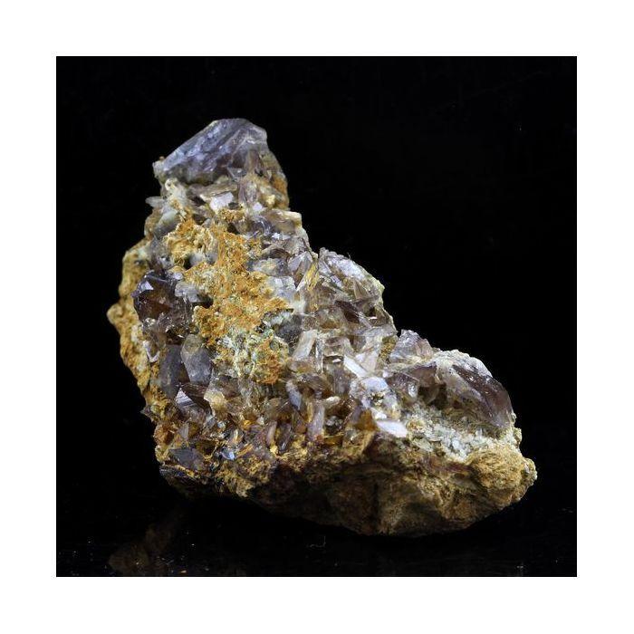 Pierres et Minéraux. Axinite. 102.5 ct. La Balme d'Auris, Bourg d'Oisans, Isère, France..