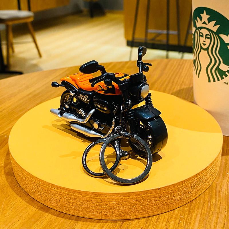 Kluczyk z brelokiem-zabawką motocykla Harley, z mechanizmem pull-back