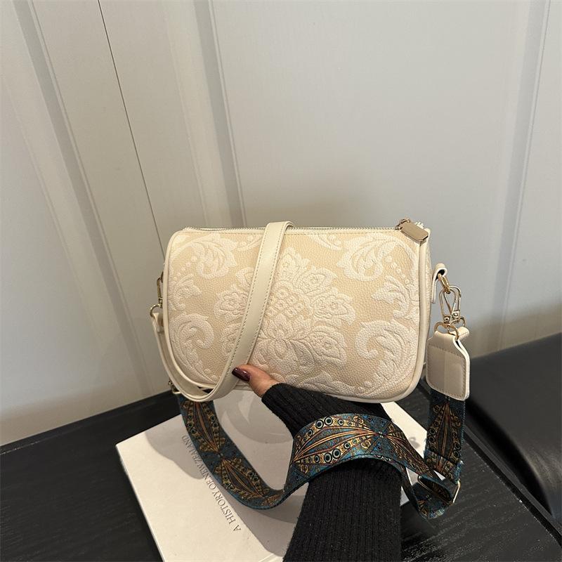 Chinese Style Women's Shoulder Messenger Bag, High-end Texture Temperament, Arm Bag, Retro Women's Pillow Bag.